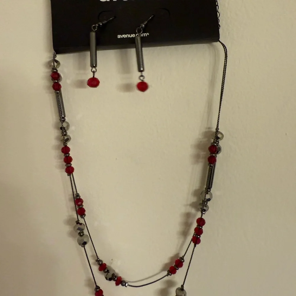 ⭐️ 3/$20 New Avenue Red and Gray Beaded Jewelry Set - Picture 4 of 4